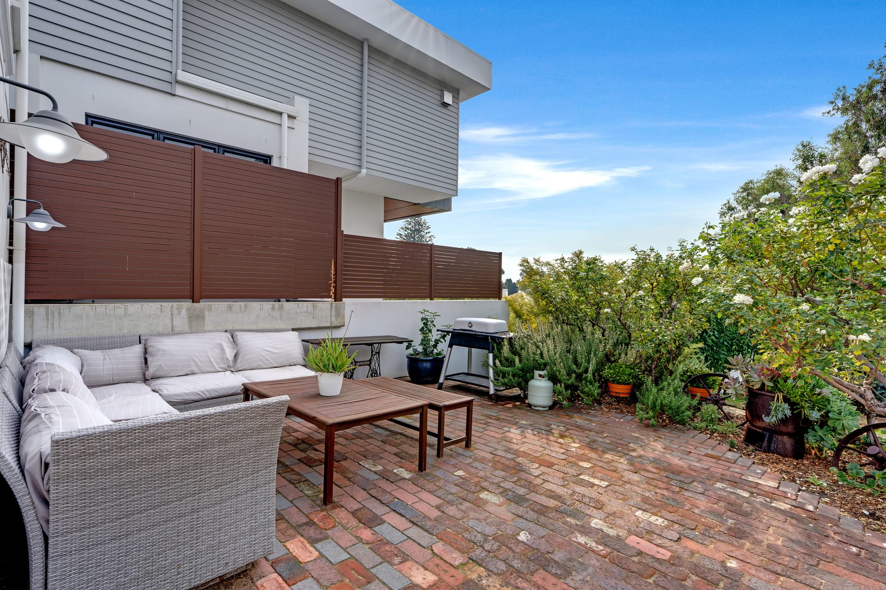 Example professional photograph of an outdoor entertaining area